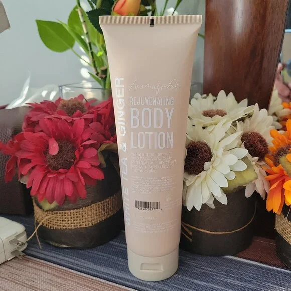 Aromafields White Tea & Ginger Rejuvenating Body Lotion 10 fl oz sg - Picture 2 of 2